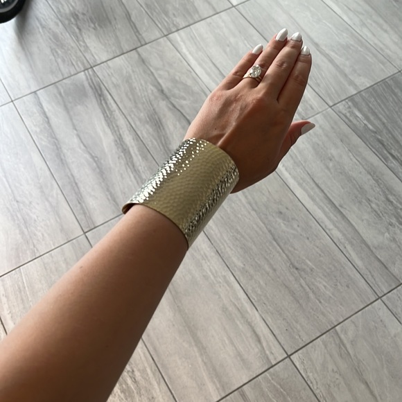 Gold cuff - Picture 5 of 8